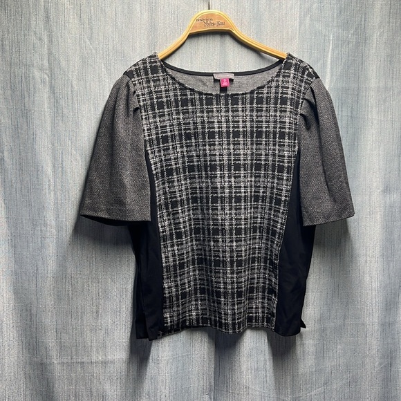 🇺🇸 Vince Camuto short sleeve blouse size medium - Picture 3 of 8